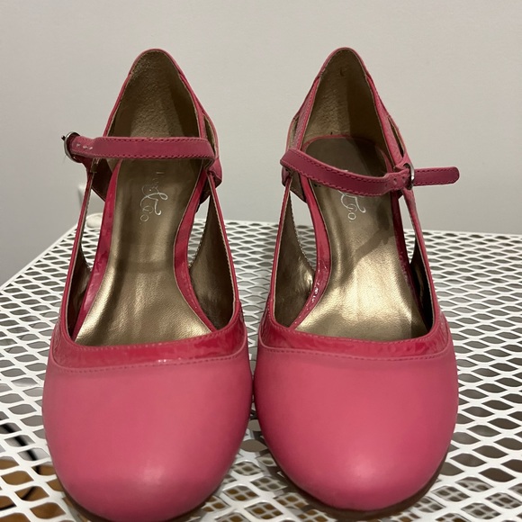 Bos. & Co. Pink strapy 2 inch heel pumps - Size 6 - Picture 4 of 5